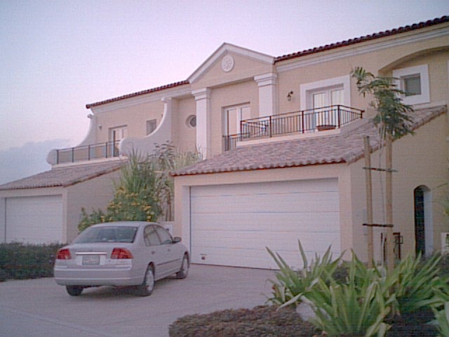 tgctownhse.jpg